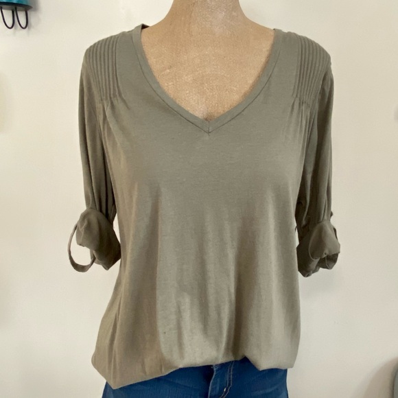 Women's Olive Green 3/4 Sleeve V Neck Soft Cotton Blend Top Size Large NWT - Picture 1 of 8